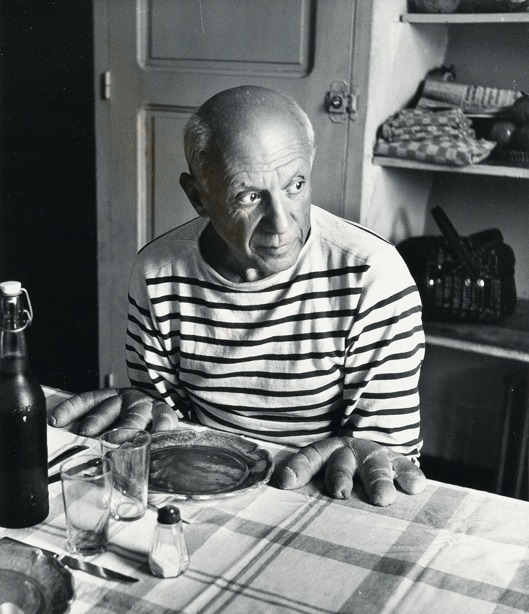 Robert Doisneau, 1950, "Les pains de Picasso". Musée d’Art moderne, Paris.