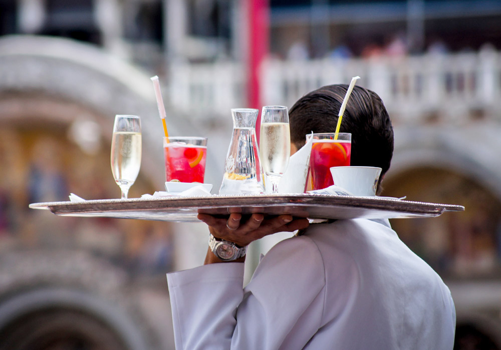 Service, Venise, Italie. Unsplash, © Kate Townsend.