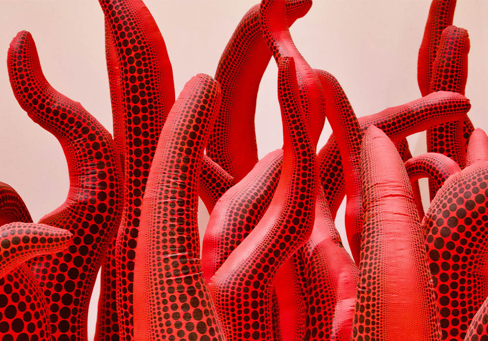 Exposition "Yayoi Kusama" au musée Guggenheim de Bilbao. Unsplash, © Raquel Moss.