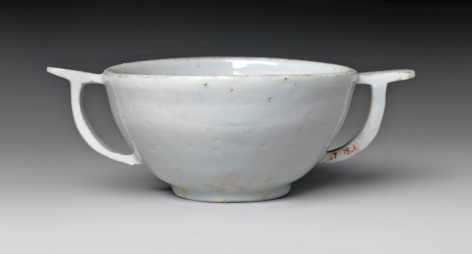 Coupe à vin avec anses oreilles, dynastie Joseon, XVe siècle. The Metropolitan Museum of Art, New York.